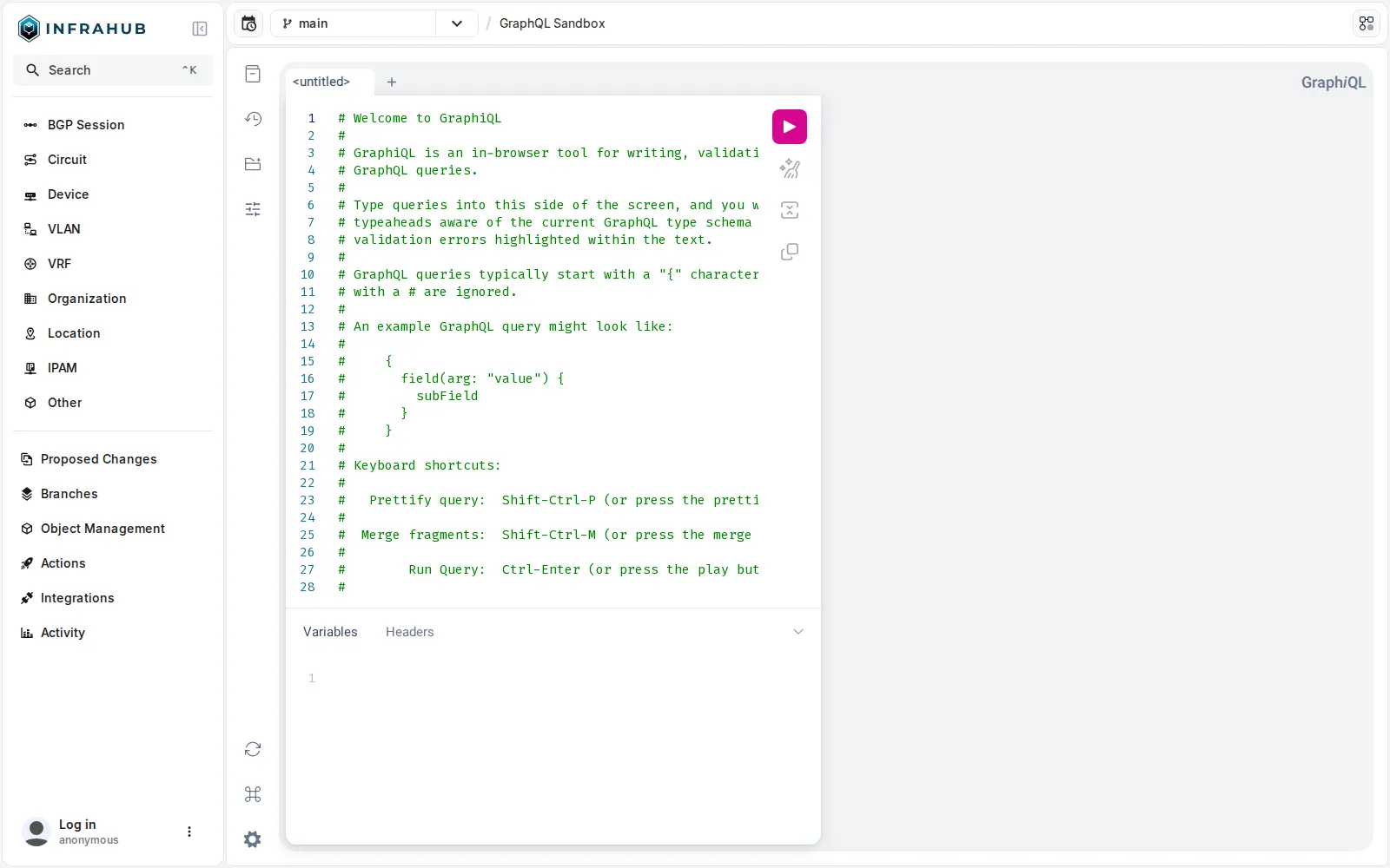 L'explorer GraphQL d'Infrahub, avec une requête traversante sur InfraOptic.