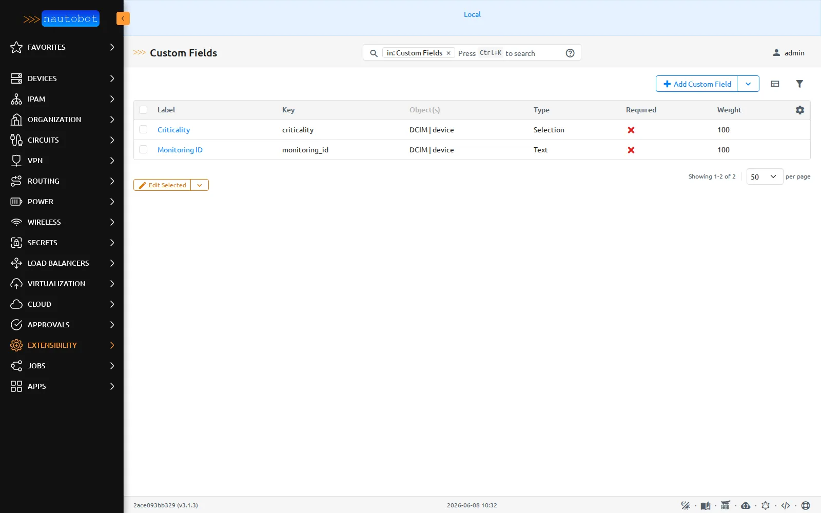 La page Custom Fields de Nautobot : Criticality (Selection) et Monitoring ID (Text) sur DCIM | device.