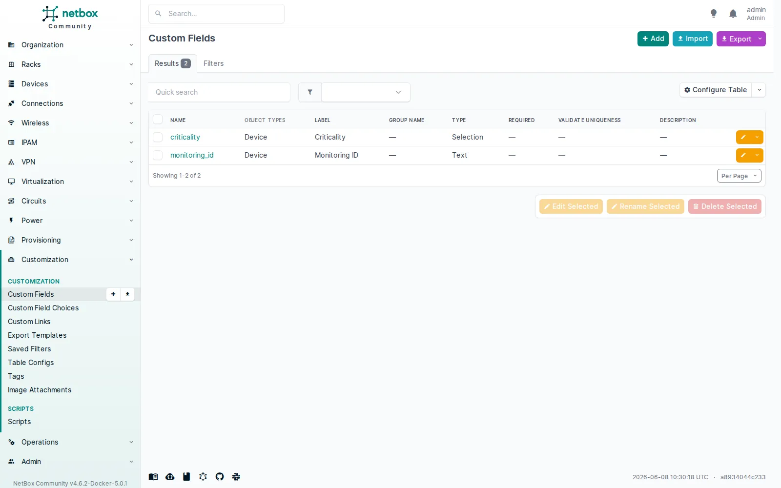 La page Custom Fields de NetBox : criticality en Selection et monitoring_id en Text, sur l'objet Device.
